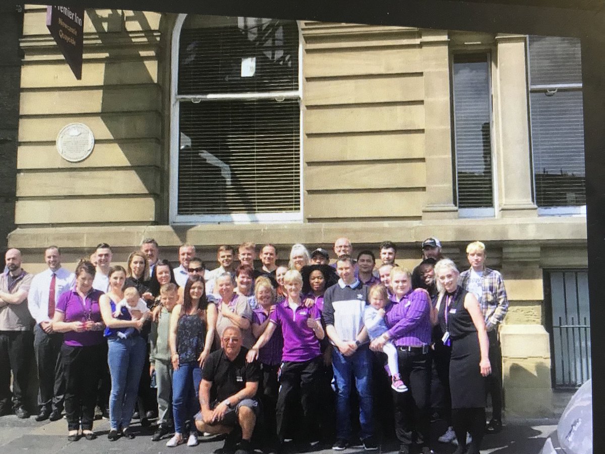 Team Quayside grabbing the chance for a big team pic after team meeting celebrating some fantastic service scores at the site. Go Team Q’side!
