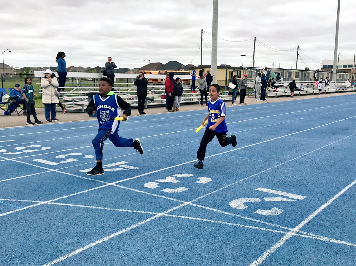 BobcatsPhysed's tweet photo. Yesterday’s FOS Track and Field Meet was a blast! What an awesome opportunity for our 3-5 students to explore individual pursuits! @raylawsonps @MortonWayPS @RBPSBobcats @Churchvilleps @Copeland_PS @hpe4pdsb @PeelSchools https://t.co/3WNGcFH3oE