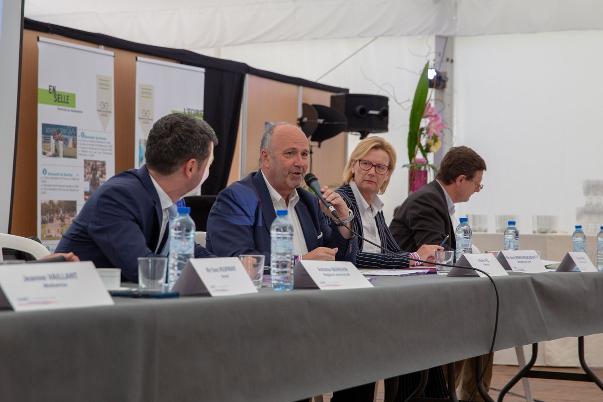 HipInside14's tweet photo. @paz_olivier Président #UAMC, accueilli lors de la journée @HipInside14  à l'hippodrome de Caen cette semaine : réunion d'information "les maires et la justice" #tribunaux #actualitéjustice https://t.co/7inNkagIy5