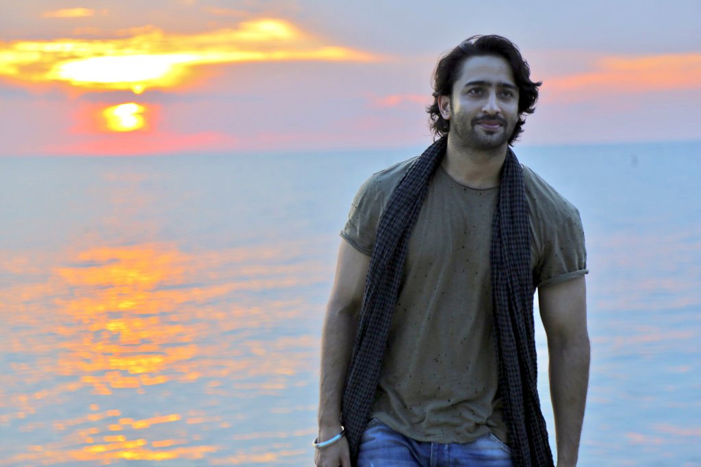 MeherKhanAnsari's tweet image. The greatest thing you'll ever learn is just to love and be loved in return!! #JustaThought #Trueaf
@Shaheer_S Welcome back to the king of hearts ❤ Now we are literally counting days to see u back on TV soon inshaallah😍
#ShaheerSheikh 😘