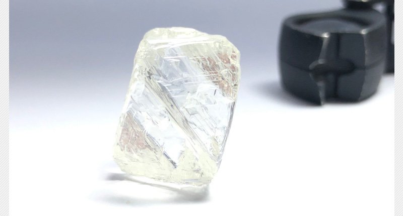 michellemgraff's tweet photo. This is the biggest rough #diamond found so far at Canada's newest mine: https://t.co/NBgDCFUqV0
#diamondmining https://t.co/9Q2OoIodoE
