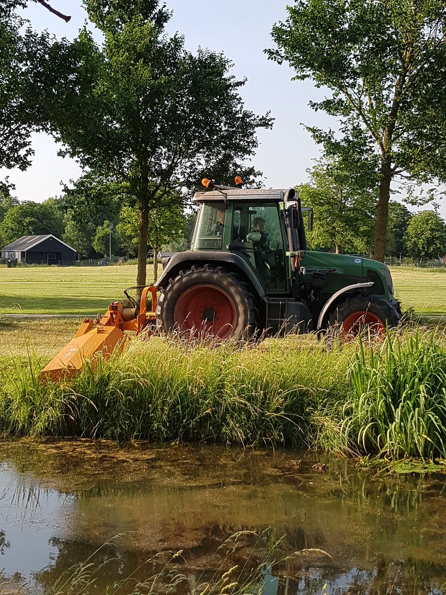 Survival_WVF's tweet photo. Henrie is met Tom weer druk aan het grasmaaien geweest. 💪🏻🚜 Morgenmiddag de eerste voorbereidingen treffen. Wij hebben er zin in! 😃 https://t.co/dMqVXtswQz