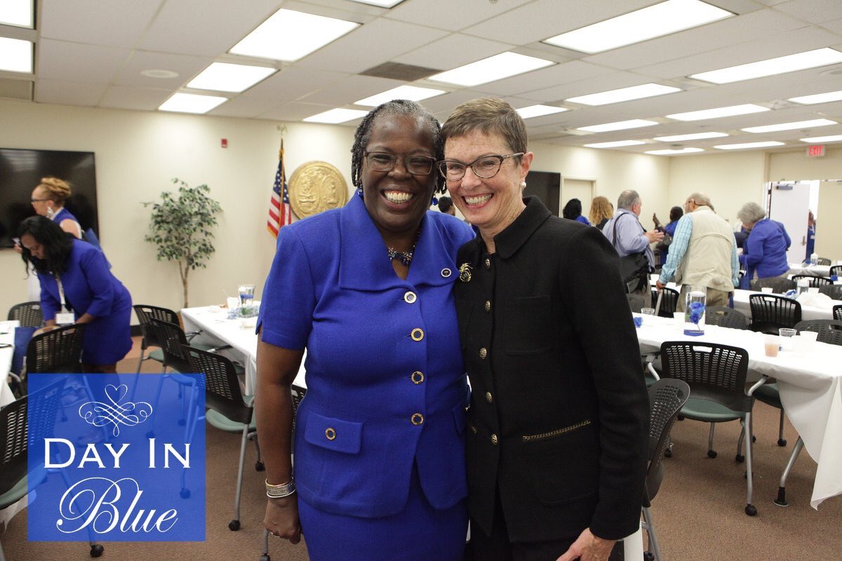 Jimmyspolitics's tweet photo. What a glorious #DayofBlue hosted by @GCobbHunter! @WillisGov loved being with all those fabulous women and telling them abt her vision as SC’s next governor. #girlpower https://t.co/OBxxsE38RI