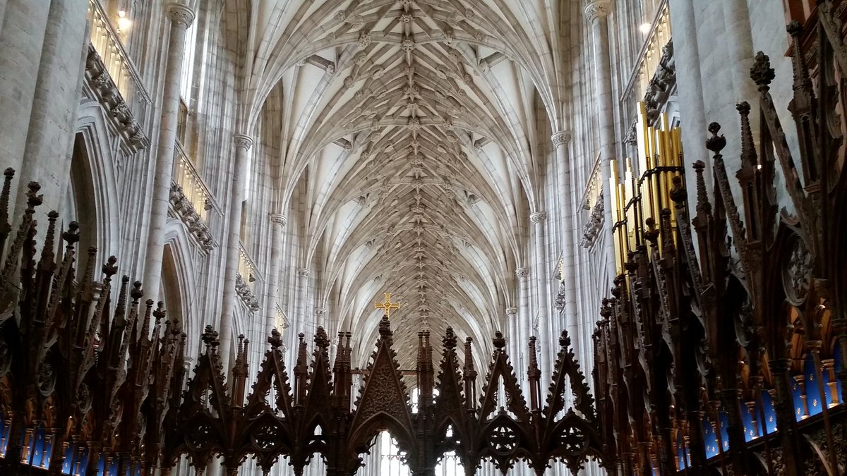LindaRoelfszema's tweet photo. Vandaag rondleiding in The #Wincathedral #Winchester. Prachtige #gewelven en houtsnijwerk. De meest geliefde Britse romanschrijfster #JaneAusten in de #kerk begraven. #Engeland #historie https://t.co/CBEszePBo6