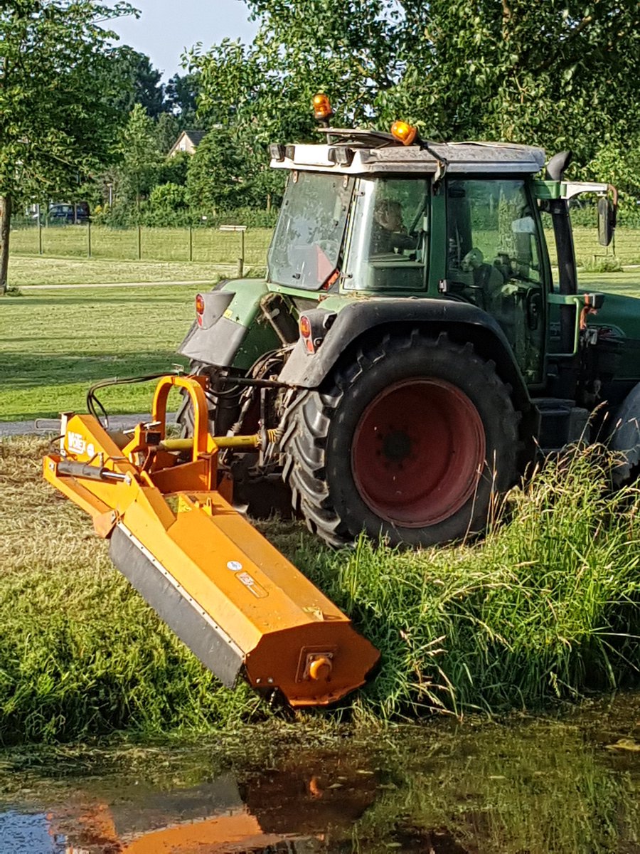 Survival_WVF's tweet photo. Henrie is met Tom weer druk aan het grasmaaien geweest. 💪🏻🚜 Morgenmiddag de eerste voorbereidingen treffen. Wij hebben er zin in! 😃 https://t.co/dMqVXtswQz