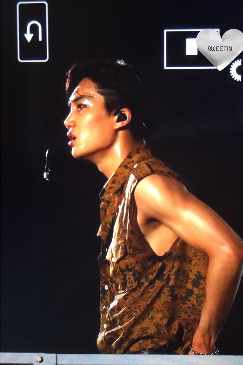 appreciation post for jongin’s honey like skin tone . his tanned skin is beautiful he really outshines the sun 🍯✨🌞