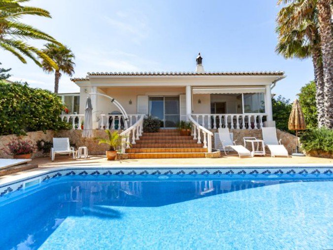 EVportimao's tweet photo. Exclusive listing! This charming one-storey villa is part of a quiet but very well located development, at just a few minutes from the most beautiful beaches and golf courses ☀️
E&V ID W-02CP6B
#exclusivelisting
#soleagency
#poolside #beach #golf #onestorey #villa #forsale https://t.co/KYgfTMkX28