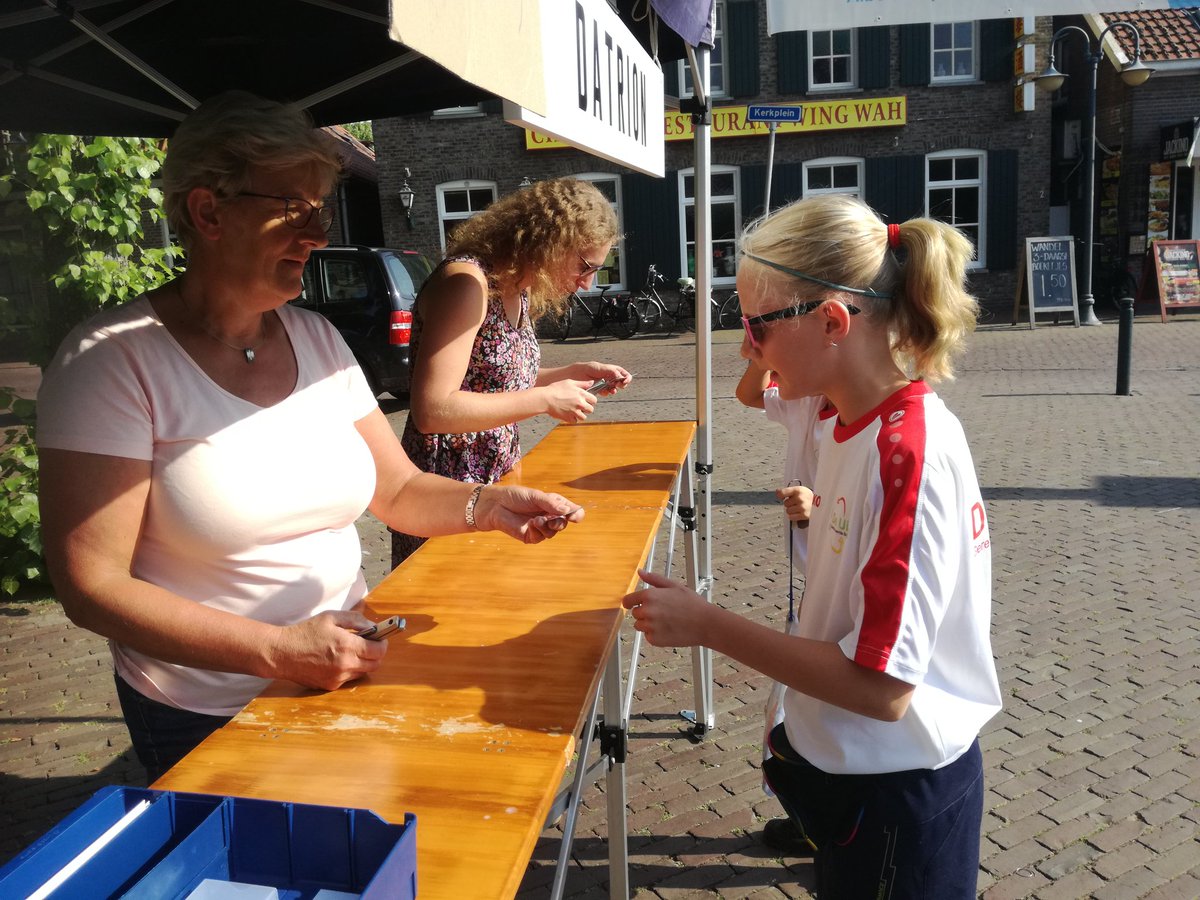 BSC_Dalfsen's tweet image. #datrion #dalfsen in volle gang. 30° weerhoudt de sportievelingen er niet van 6 t/m 15km te wandelen!  #Respect #sportdorpdalfsen