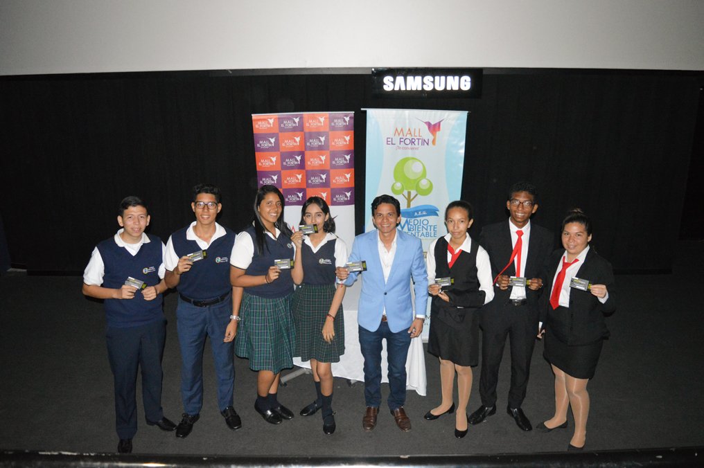 Mall_El_Fortin's tweet photo. El día de ayer, junto a la Organización Ecológica MEDIO AMBIENTE SUSTENTABLE DE GUAYAQUIL realizamos la proyección del documental "El cuidado del agua en nuestro planeta" para 100 estudiantes de colegios y universidades, en nuestro cine #MaxCinema. https://t.co/a6DfzrxQd3