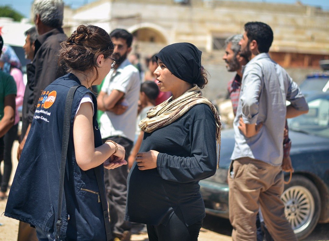 max_f_diana's tweet photo. The @UnfpaSyria #Aleppo team continue distributing @UNFPA supplies through @SARC_Aleppo
Today in #TalRefaat town, 600 female #DignityKits reached IDPs from #Afrin
Opportunity to also check on #pregnantmom
#humanitarian #dignity #Syria https://t.co/eOCBRzpht9