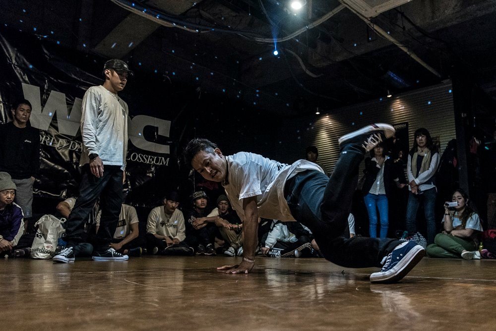 REP_NIIGATA's tweet photo. 6/16(土)にBBOY KaZuMi WSを開催します！

場所：新潟陸上競技場第4会議室
時間：13時〜16時(WSは2時間予定、WS後練習時間含む)
内容：
・フットワーク、バックロック、フロウベーシック
・ベーシック応用、ネタについて
・ダンスに対するメンタル、考え方についてセッション

参加希望はDMください！ https://t.co/mx3HJwr8F9