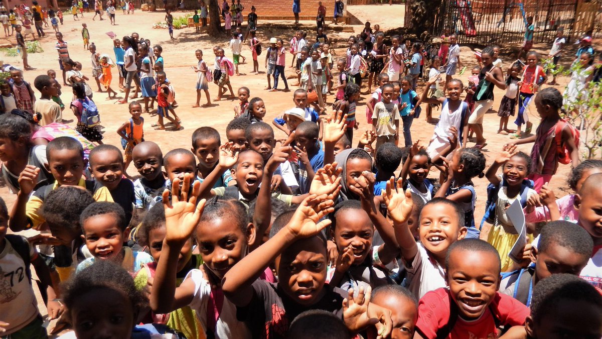 orkydea's tweet photo. Voilà
La mia ventiseiesima area giochi per i bimbi poveri
Alla scuola elementare pubblica Antanimalandy di Mahajanga

#oredigioco #oredorate #oreafricane #sorrisisenzafrontiere https://t.co/FfDco2HkDo