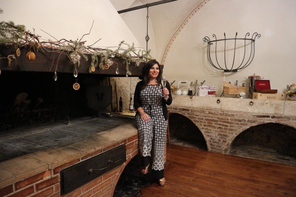 Anna_Pernice's tweet photo. E stasera cena alle antiche scuderie! Divine! 😍
#100orenelpiceno #picenumtour #piceno #amoilpiceno #mangialongapicena #destinazionemarche
#liveforthestory https://t.co/Jrh6K6ucJT