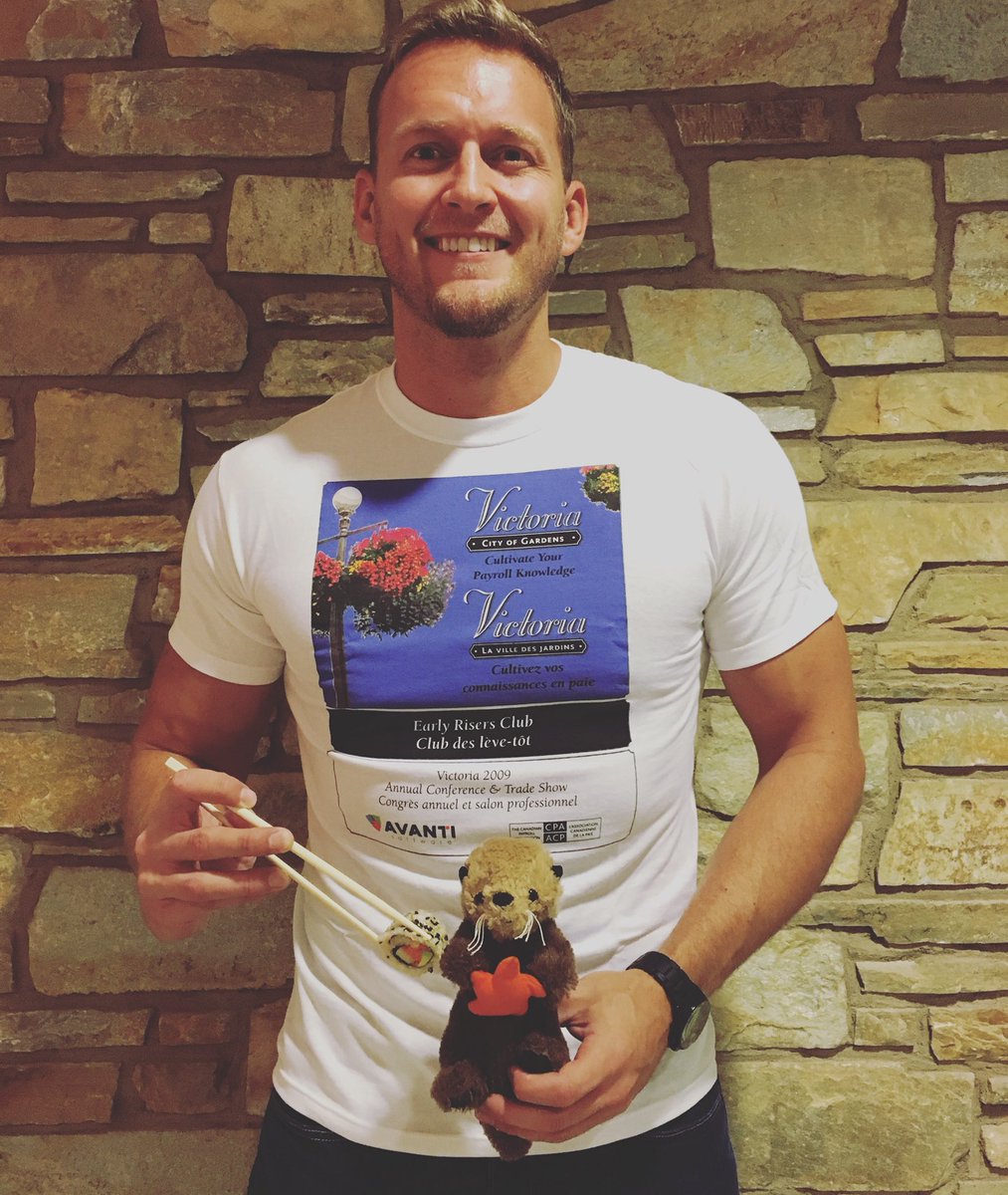 AvantiHCM's tweet photo. Derek, our VP of Customer Success, is throwing it back to the 2009 Payroll show in #YYJ. Come meet Derek and Team Avanti @cdnpayroll #payroll2018! The countdown is on. #tbt #throwbackthursday #goteam #earlyrisersclub #avantisoftware https://t.co/XmnJDpr8Cu