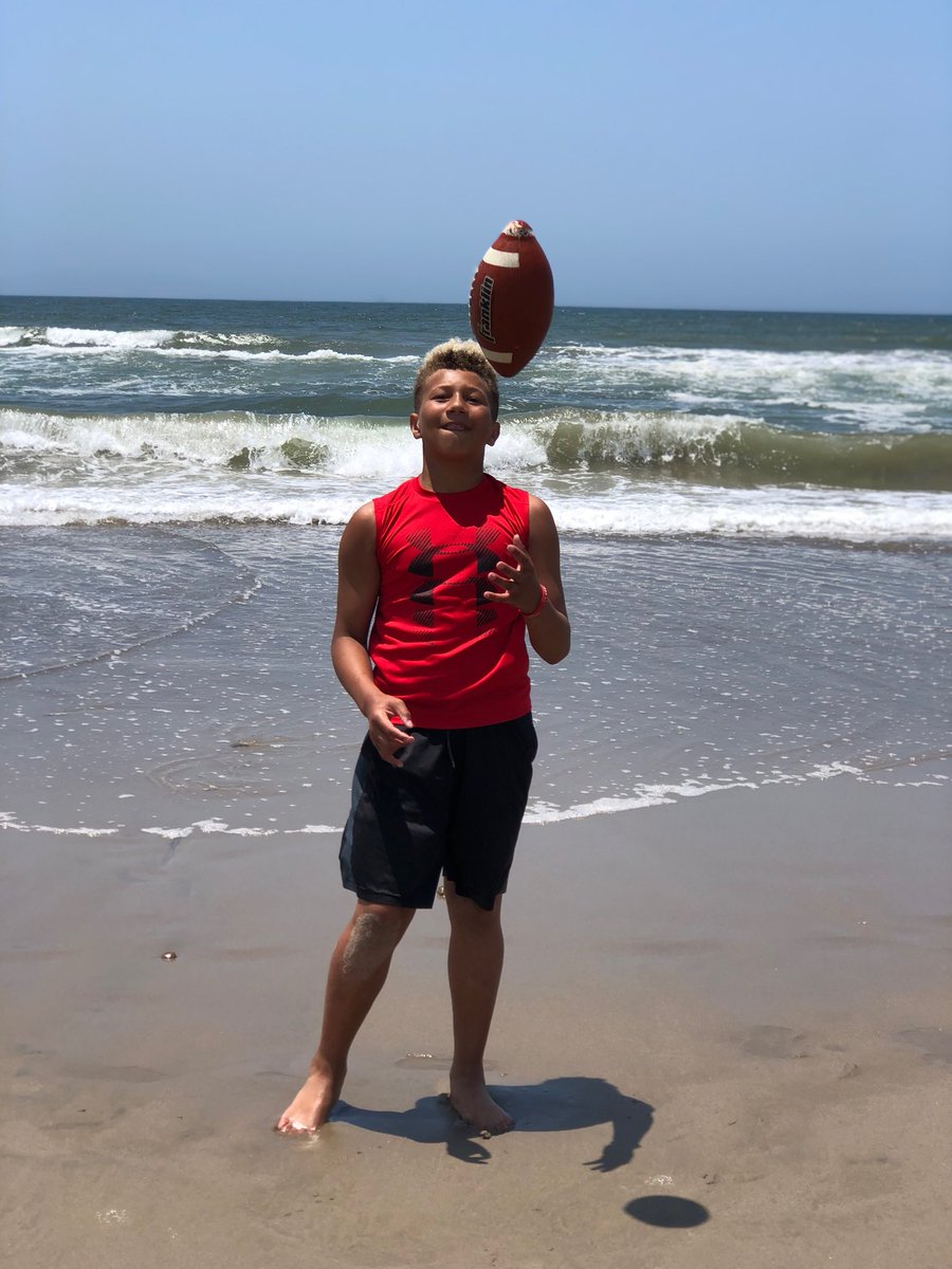 stevieajr's tweet photo. #Summer #Beach #workout #football #QBNation2025 #GettinReady #TheyCallMeSkillz #FightOn #qbtakeover #Socal βοΈπ΄ππ https://t.co/gZbDHwja12
