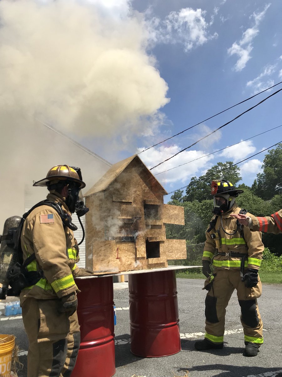 CobbFireTrngDiv's tweet photo. Taught Fire Dynamics for @cobbcountyfire @cobb911 Dispatchers today. Educate everyone on the @UL_FSRI #CloseYourDoor #CloseBeforeYouDoze Public Safety message @StpBlvStrtKnwng @ULXplorlabs @fireengineering @FirehouseNews https://t.co/tEaUbpz0dL