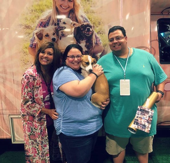 MuttNation's tweet image. #CMAFest is off to a great start! Look at these precious pups that have found wonderful new families 💗 We’ll be here at FanFair X all weekend - stop by from 12-3 to see all of the sweet mutts from @nashvillehumane looking for furever homes! 🐶❤️ #HappyTails #LoveAShelterPet