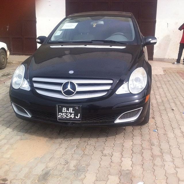 carsingambia's tweet image. Once a Benz, always a Benz | Mercedes-Benz R-Class #MercedesBenz #RClass #MBClassic #Gambia #carsingambia #tbt 🇬🇲