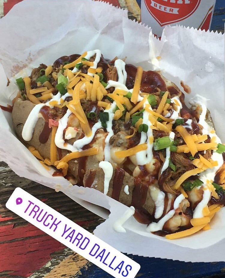 Stop by <a href="/TruckYard/">Truck Yard</a> Dallas TODAY, until 9pm &amp; get yourself (&amp; a friend) a #HotPotato from <a href="/TheHotPotatoDal/">TheHotPotatoDallas</a> 🔥🥔#NTXFTA #GETTRUCKED