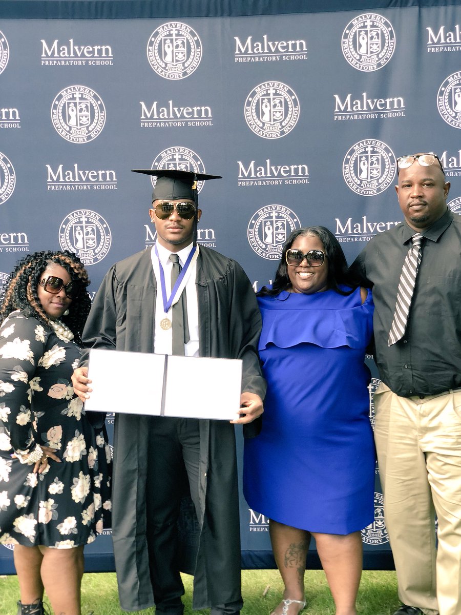 OshaanAllison's tweet photo. Success is my only option and I’m addicted to it🙏🏾💯🎓📚 #nextchapter #ohiouniversity https://t.co/DJLc7SgBbk