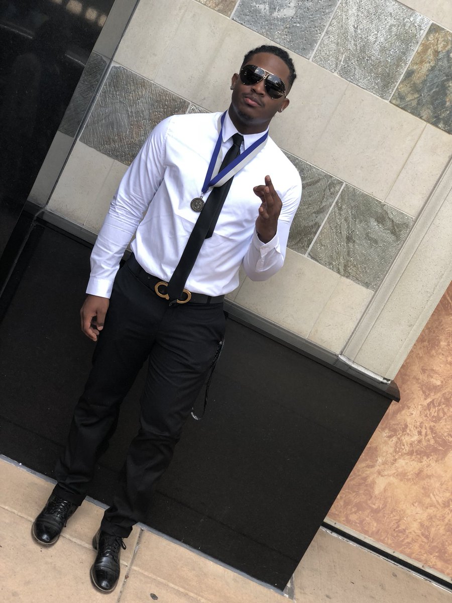 OshaanAllison's tweet photo. Success is my only option and I’m addicted to it🙏🏾💯🎓📚 #nextchapter #ohiouniversity https://t.co/DJLc7SgBbk