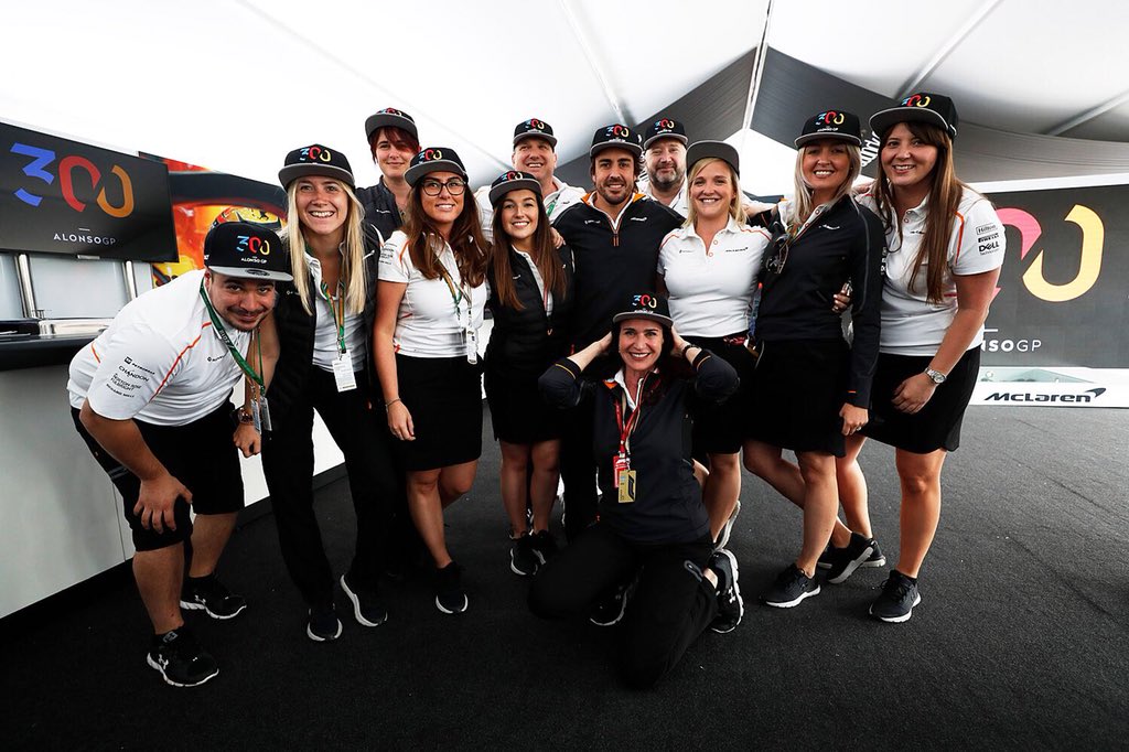 CharlotteSefto1's tweet image. Team. 👊🏻👫🍊Congrats @alo_oficial 👏🏻. #Fernando300 📸: @latimages