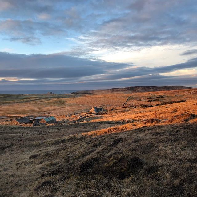 wilduists's tweet photo. Hazy glow as the sun sets over the west coast, Isle of North Uist #northuist #outerhebrides #visitscotland #islandlife #wilduists #uists #hebrides #hiddenscotland #wildscotland #insta_scotland #wanderlust #scottishislands #capturingbritain #explorescotla… https://t.co/Q8hVbIQCpq https://t.co/d44kU64lxi