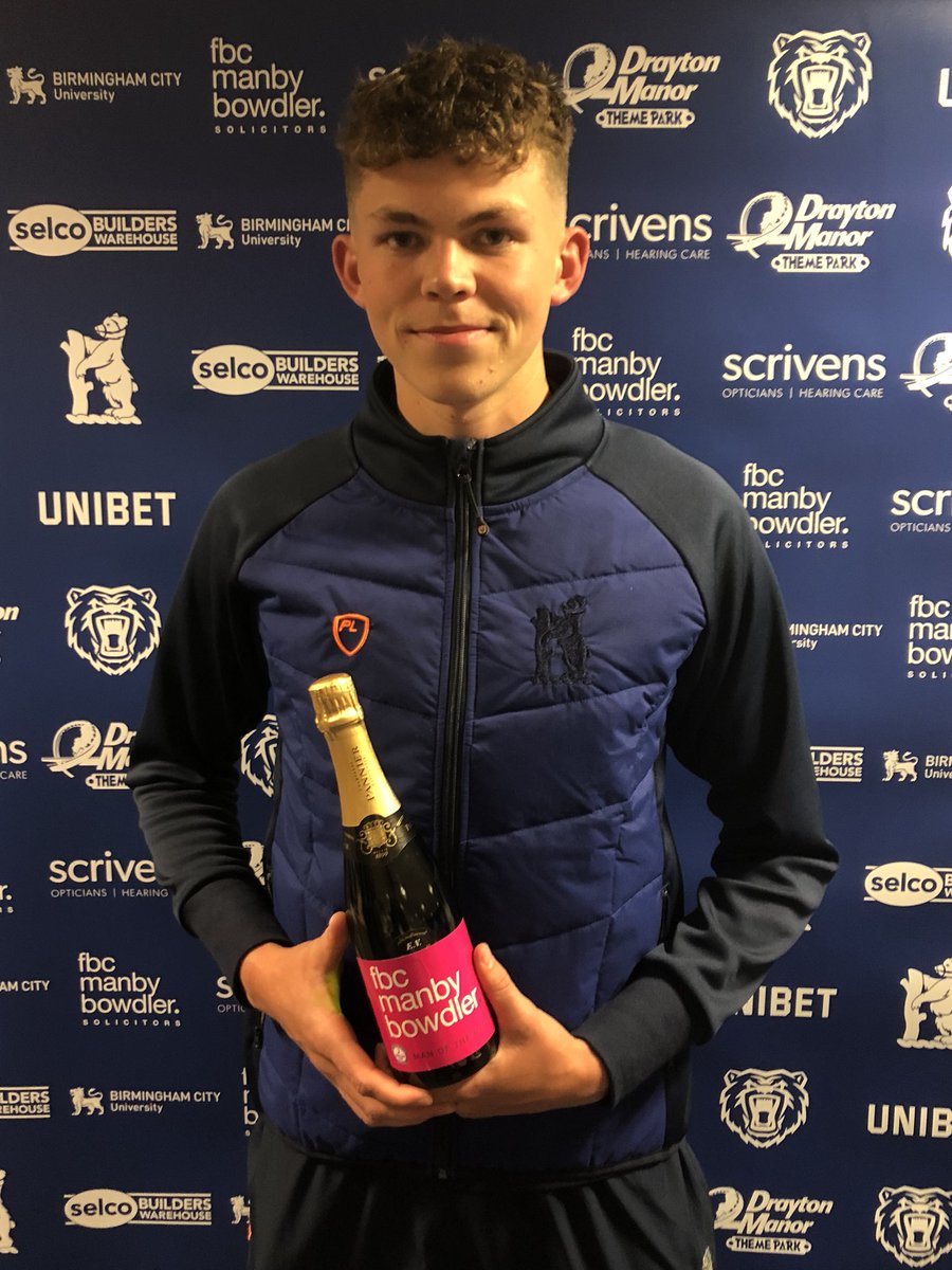 📸 <a href="/BrookesHenry/">Henry Brookes</a> received the <a href="/FBCManbyBowdler/">FBC Manby Bowdler</a> Man of the Match award this evening. 

The 18-year-old was clocked at 89.6 mph and took the game changing wicket of Ben Cox. 🐻#YouBears