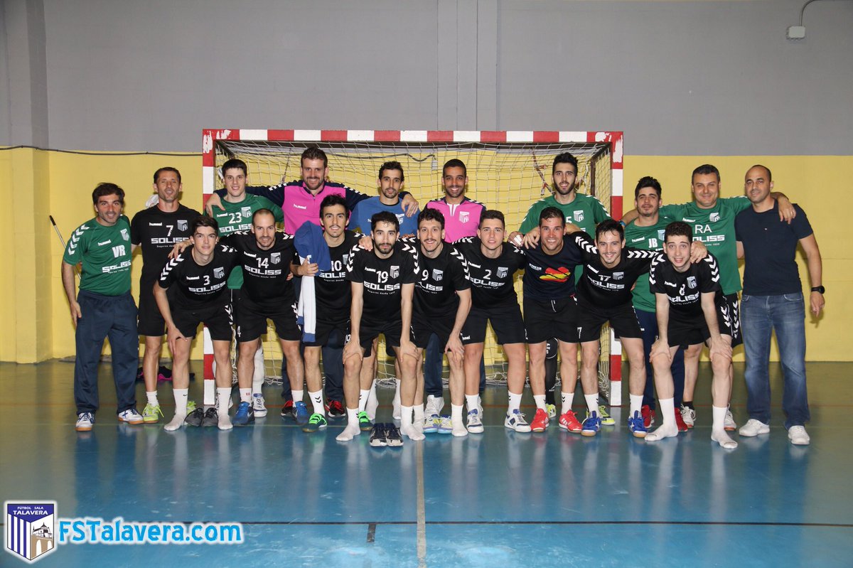 FS_Talavera's tweet photo. Último entrenamiento de la temporada. Ya la suerte está echada. Ocurra lo que ocurra con ellos hasta el final del mundo, porque estamos seguros que este sábado van a dar lo mejor de sí para alcanzar el objetivo. ¡¡¡1, 2 y 3, TALAVERA!!! #subimosto2 https://t.co/JRmIn4JD1N