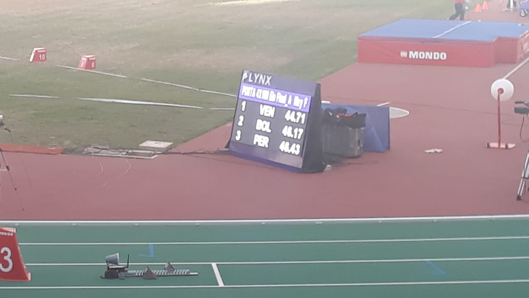 ipdperu's tweet photo. #IPDEnCocha2018 La posta de damas 4 x 400 integrada por Paola Mautino Oficial, Maitte Torres Perú, Diana Bazalar Alava y Kimberly Cardoza Ramirez consiguió la medalla de bronce en los XI Juegos Suramericanos Cochabamba 2018. ¡Felicitaciones! 👇🇵🇪🥉😉🏟#TeamPerú #Cocha2018 https://t.co/SpL7dhnxzR