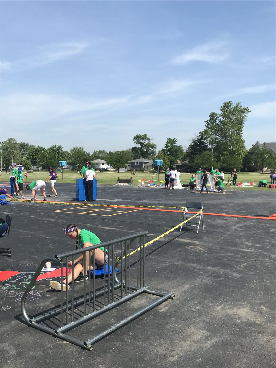 MaddockSchool's tweet photo. What an amazing build day for a Kaboom! playground! Thank you @ESPNCitizenship @espngolic @kaboom #TeamMaddock #Burbank111 https://t.co/vAYE9nSJer