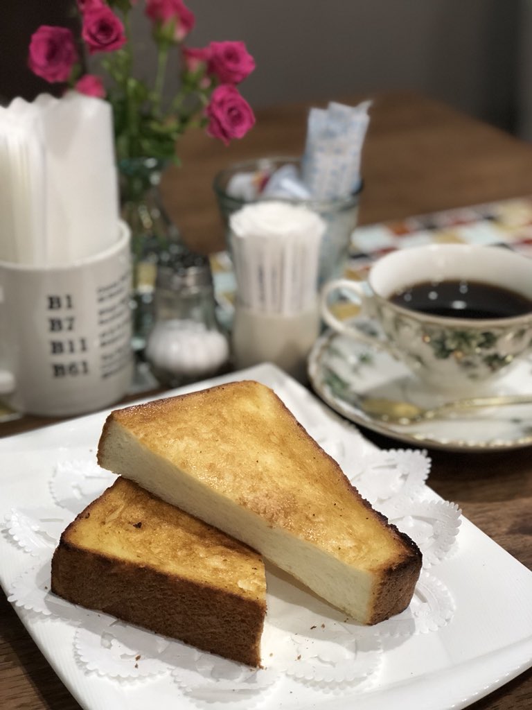 cafebar_larbre's tweet photo. おはようございます！
らるぶるのあみ兄です(^^)
ただ今、開店準備中☕️

梅雨に入って、どんより天気な日が続きますが、らるぶるは朝7:00のモーニングから元気に営業しております😁

モーニング
トーストセット
(トースト＋コーヒー)
280���(税込) https://t.co/mWVx7fcCqu