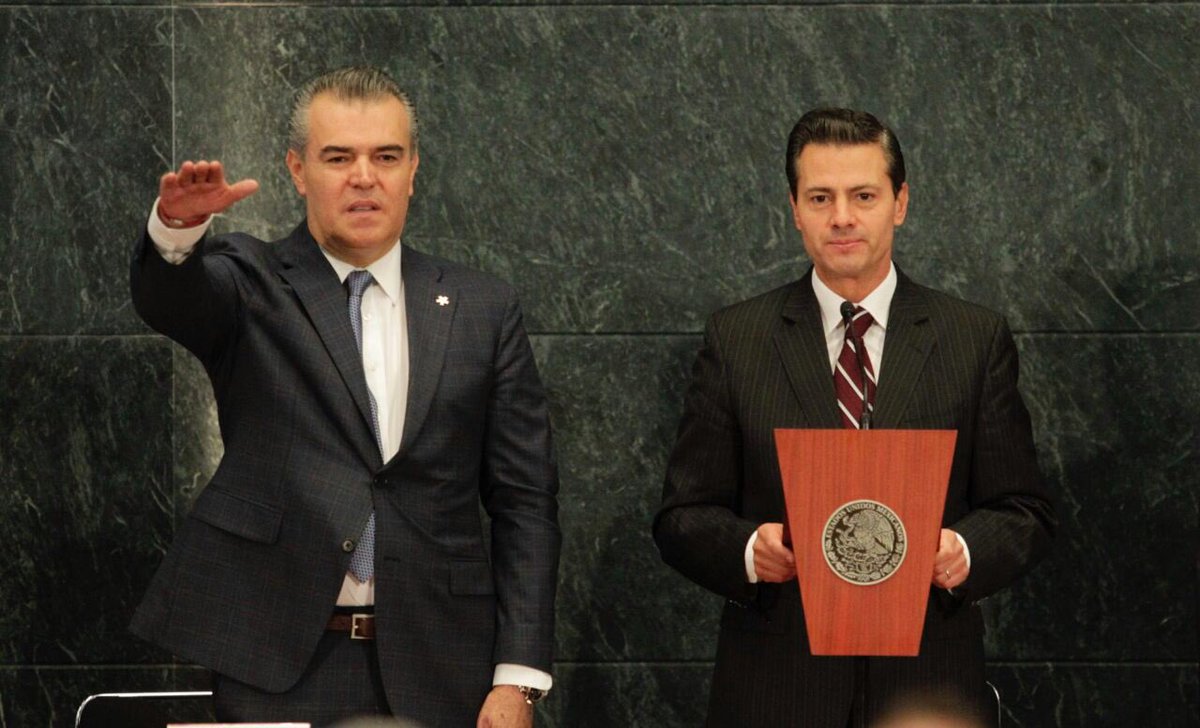 El Presidente de la República, <a href="/EPN/">Enrique Peña Nieto</a> tomó Protesta al empresario mexiquense <a href="/fcervantes5/">Francisco Cervantes Díaz</a> como Presidente del Consejo Directivo de la Confederación de Cámaras Industriales de los Estados Unidos Mexicanos (CONCAMIN) para el periodo 2018–2019 #IndustriaDelSigloXXI