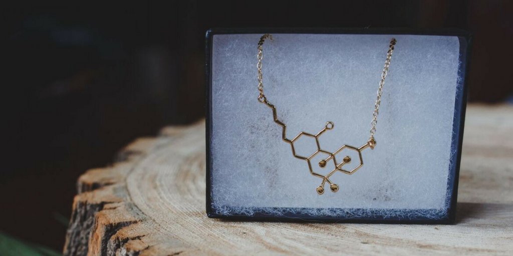 canndoraclub's tweet photo. 💎35% OFF!!!    You're biggest decision today should be which necklace will you add to your order? #THCNecklace #Sale  PROMOCODE - OCannabiz35
💎GOLD - https://t.co/xDshBy0o3F
or
💎BLACK - https://t.co/jylJkIstd5 https://t.co/Xky23NikzL