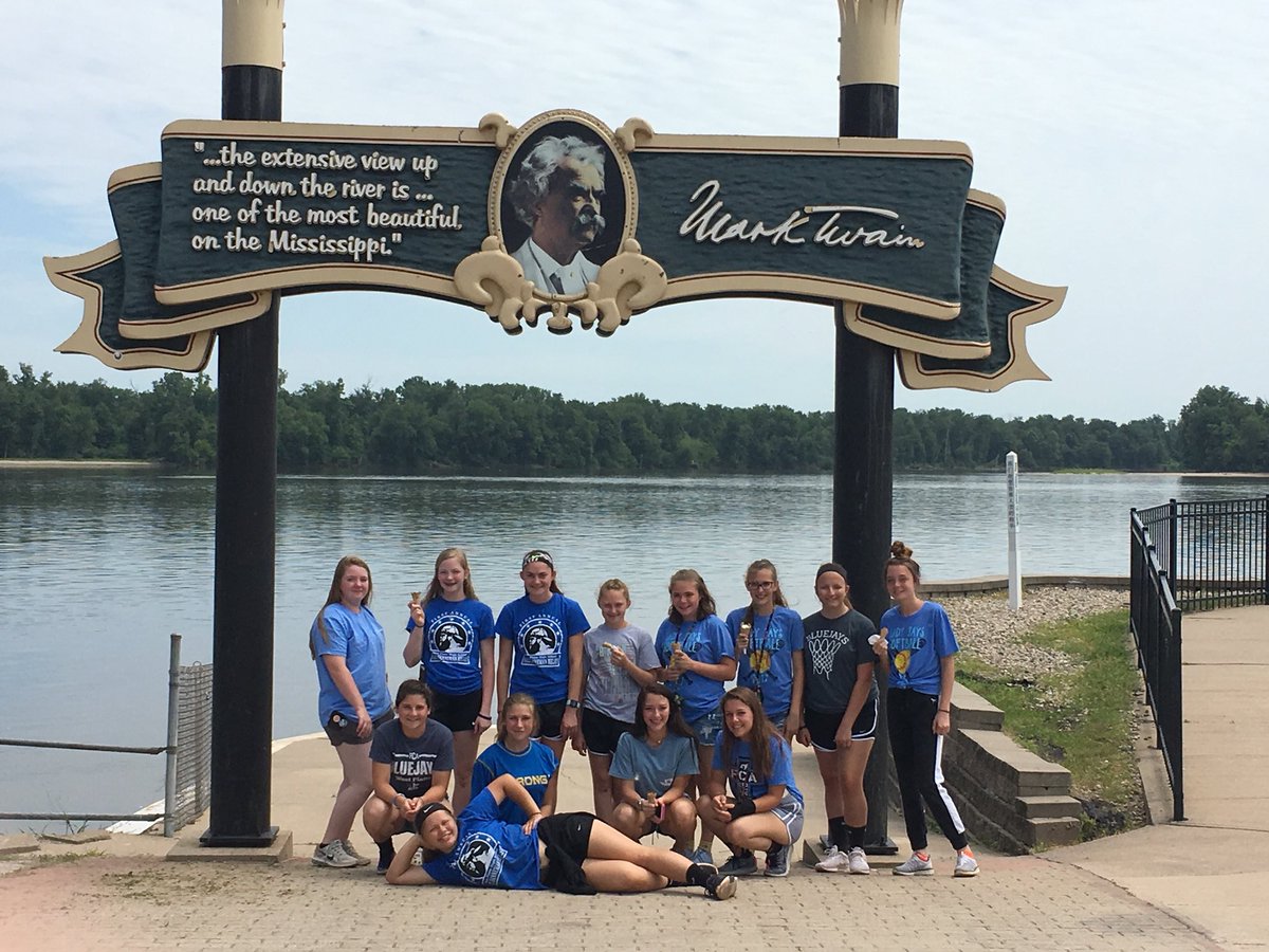 LadyJays_sball's tweet photo. Practice for the season. Memories for a lifetime. #fcasoftball #caveexploring #goodeats https://t.co/T5VArysJQu