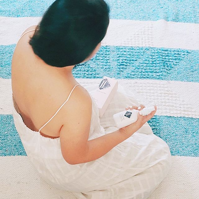 junejacobsspa's tweet photo. Our go-to product anytime, anywhere! June loves the neroli hydrating mist. She suggests using it both under and over makeup as a primer and setting spray. Spritz right after the shower to lock in moisture.
#JunesTipsforJune #JuneJacobs #Respecttheritual https://t.co/DcGJuc3QyM