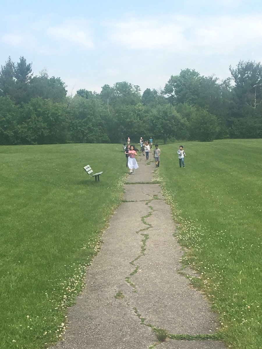 Tasha_Rankin's tweet photo. On Saturday the #daviddunlapobservatory will host its official opening! Our #grade3s are so #excited so we went #outside to #planetpark to talk a little bit more about #outerspace and make some #discoveries about planets! @michellelocke77 @YRDSBGetOut @YRDSB https://t.co/hl6Hz54IhI