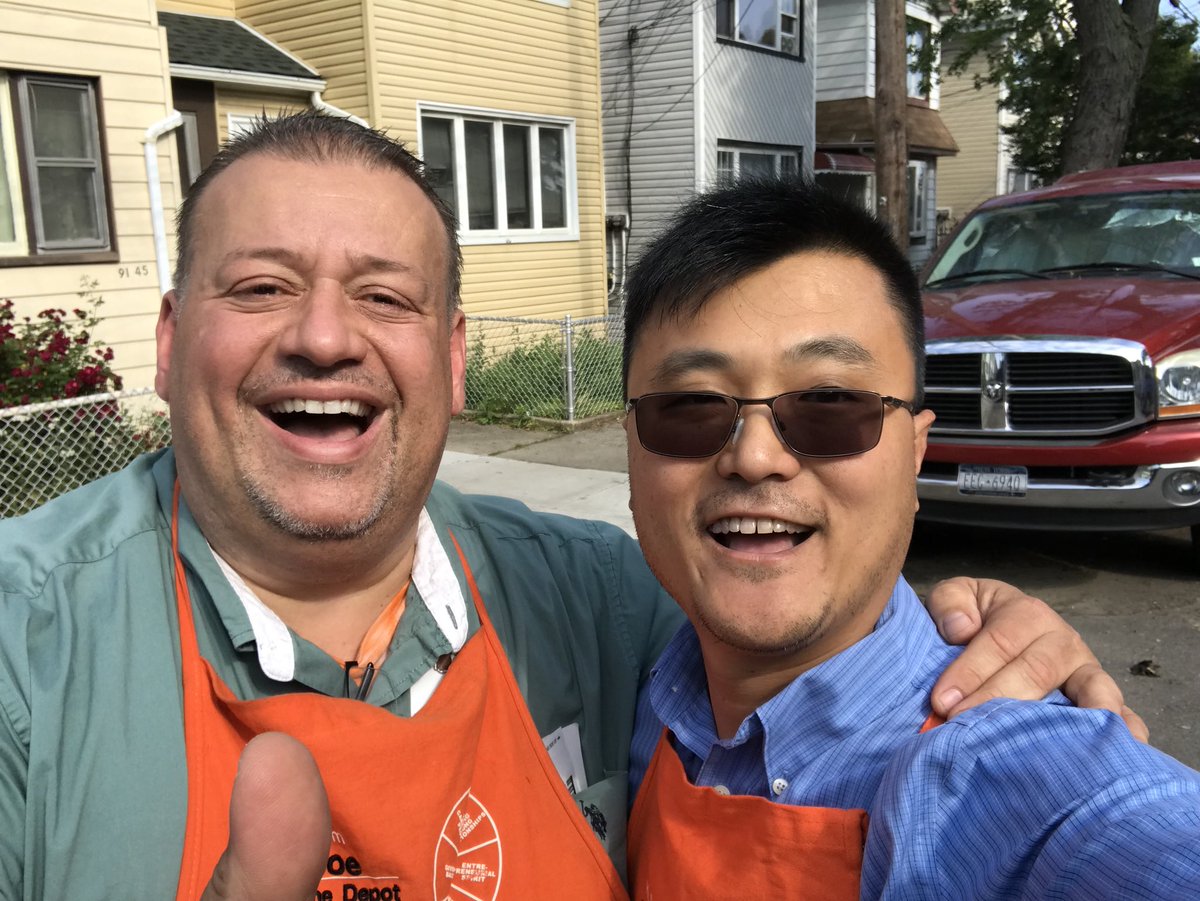 PeterYiu2's tweet photo. I had the opportunity to ride along with our HDE window sales consultant Joe today and he was able to close on a window sale on the first sit! What a great experience and Joe did an amazing job on his sales presentation! @VinceLanigan @MikeHDE @BradMorrison11 https://t.co/PcHFBSR6wH