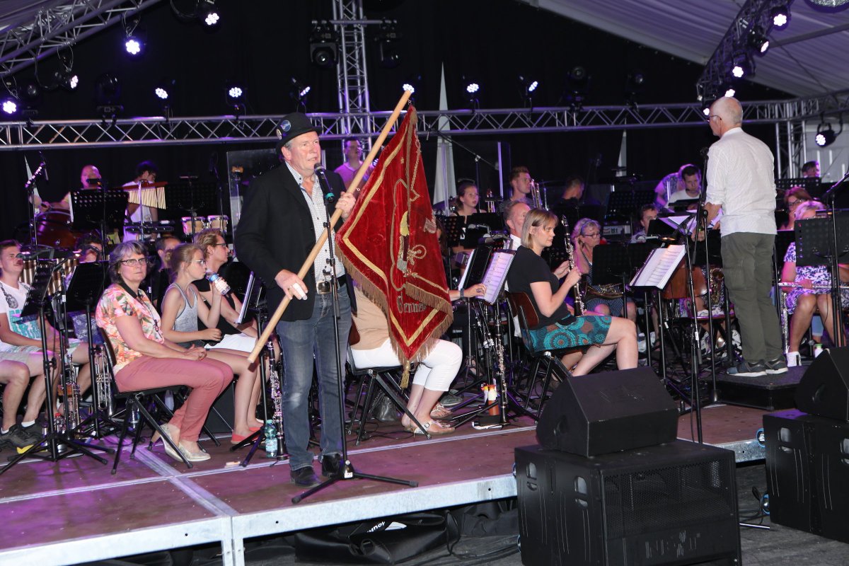 gennep's tweet photo. Generale voor de grote Proms van as zaterdag: 200jr harmonie van Gennep. Kaartjes via https://t.co/Eeq4bgSfqV https://t.co/g4AHC2naKf