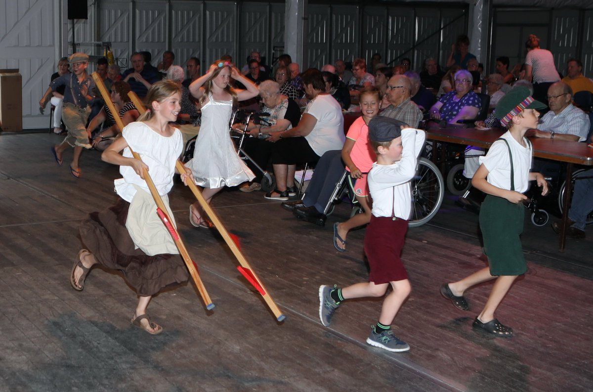gennep's tweet photo. Generale voor de grote Proms van as zaterdag: 200jr harmonie van Gennep. Kaartjes via https://t.co/Eeq4bgSfqV https://t.co/g4AHC2naKf
