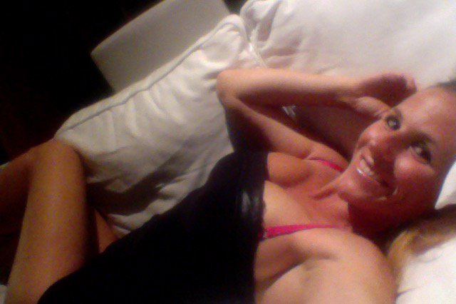 ore 24 vi aspetto in diretta su https://t.co/kM6mQkQ3CY  Solo per quelli che hanno voglia di godere!<a href="/tag/live"class="tags"><span>#live</span></a><a href="/tag/liveshow"class="tags"><span>#liveshow</span></a><a href="/tag/michelleferrari"class="tags"><span>#michelleferrari</span></a>