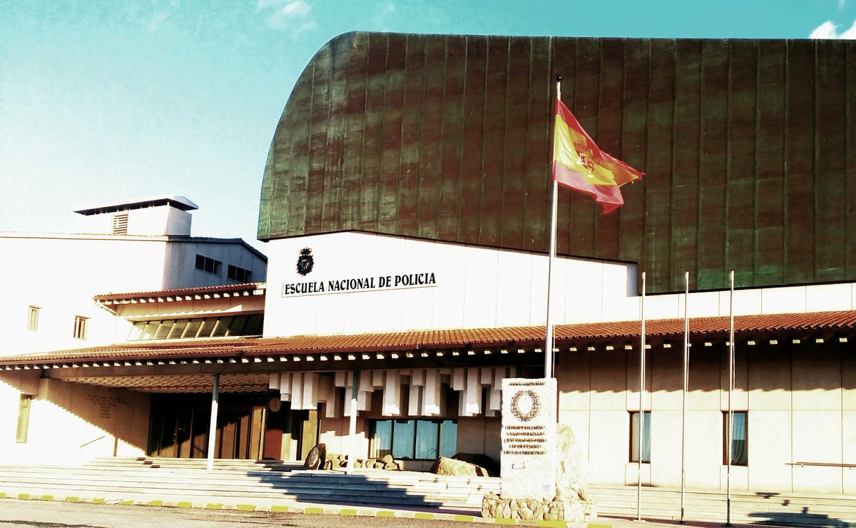 LuthFlanagan's tweet photo. A todos los integrantes de la XXXIII Promoción de Policías: Gracias y buen período de prácticas!. Escuela Nacional de Policía. Ávila. Spain. https://t.co/YCOvR3rbl7