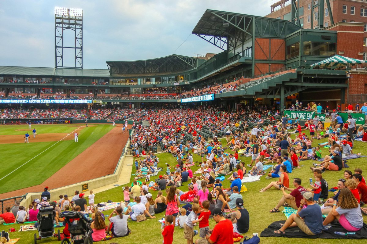 The Redbirds are home all weekend, and the weather is should be beautiful, so go and enjoy a game!  Find out what else you can do around Memphis this weekend with our Weekend Guide >>> buff.ly/2M6DS4u #memphis #901 #bluffcity #bluffcitywkend
