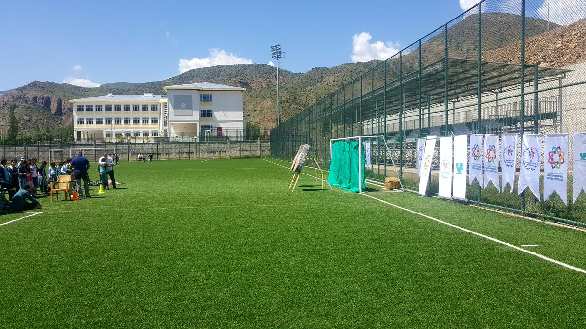 uzunderekitapc's tweet photo. Gençlik ve Spor Bakanlığı desteği ile Geleneksel Ata Sporlarından Okçuluk Uzundere'de Gençlerle Buluştu @GSBgenclikproje @gencliksporbak @kamuranozden @aliozdemirgsb @MUHAMMETCARTI @ftakesenlgl @mhalisozsoy @mbulut06 @sevgiiergin https://t.co/hXEukArHFM