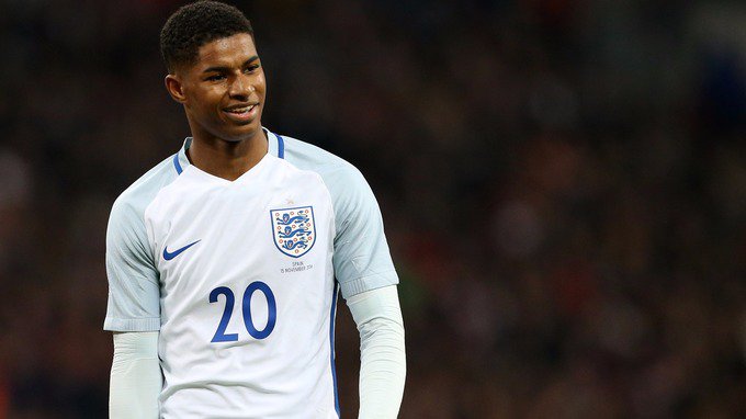 PriceDropWatch's tweet photo. HUGE SALE: Buy Marcus Rashford's #ThreeLions England shirt here:

🔥🔥🔥

https://t.co/zvWSudU4Ly https://t.co/4tvnJeAvqP