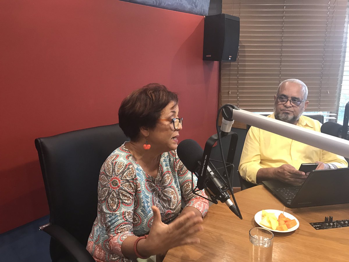 sagrariogomez's tweet photo. Doctora @fifalunar anuncia en @elpatrondelatarde interesante curso para padres de este tiempo.  #CrianzaEnElSigloXXI" #ElPatrondelaTarde @patrondelatarde https://t.co/0S8i44fYr5
