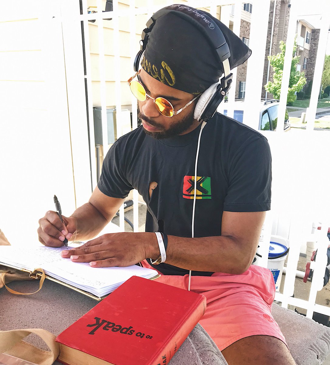 Myze_'s tweet image. So much to figure out 🍀💎🍀