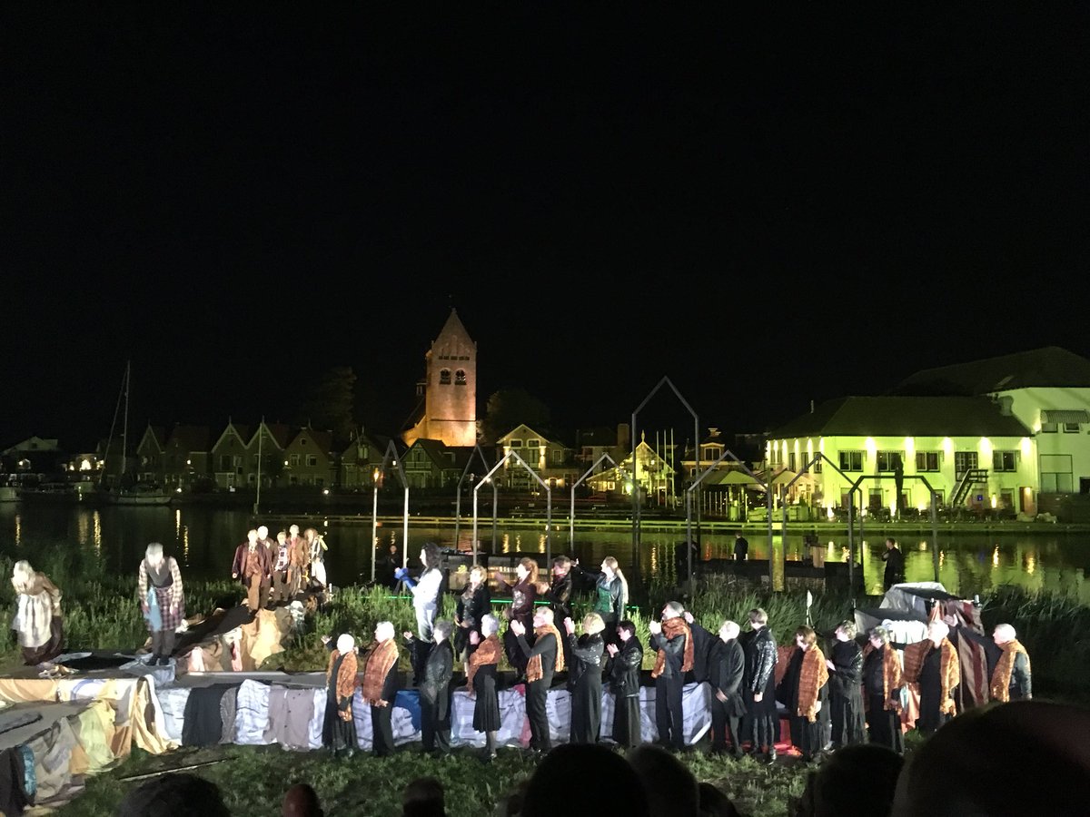 RoosNatuurlijk's tweet photo. #GabeSkroar #underdetoer @Cultuurfonds Fantastische avond met relaties van @RaboHeerenveen in Grou beleefd! Aanrader,boek snel👍🏼#mienskip https://t.co/HlTLSrgGte