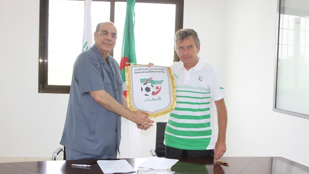 3) Après la CDM le peuple algérien et le pouvoir font tout pour maintenir Vahid. Il refuse et Christian Gourcuff devient, comme prévu, nouveau coach de l'équipe d'Algérie.