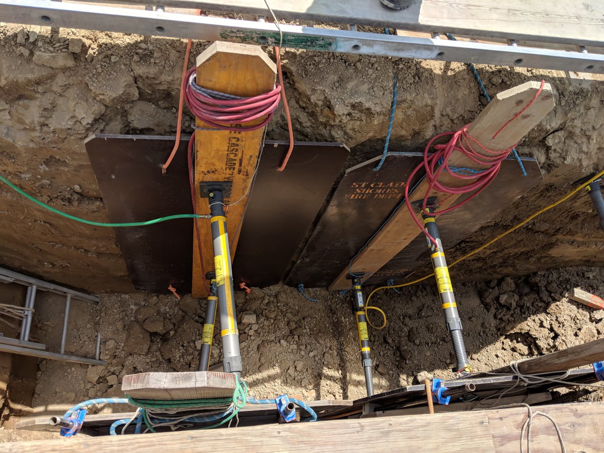 GordRoesch's tweet image. Great day training with Michigan Task Force 1 at #Paratech #trenchuniversity!  #SFA #NFPA1006